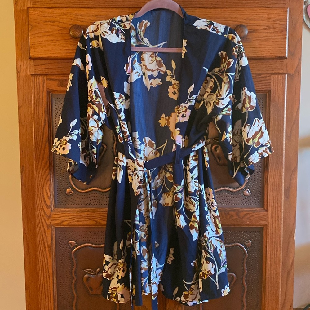 Darn Good Yarn Karabi Chic floral robe S/M